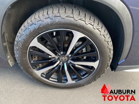 Used 2022 Toyota Highlander XSE AWD/4WD image 10