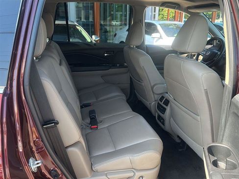 Used 2021 Honda Pilot Touring image 11
