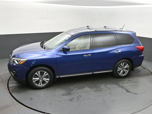 Used 2018 Nissan Pathfinder SL image 32
