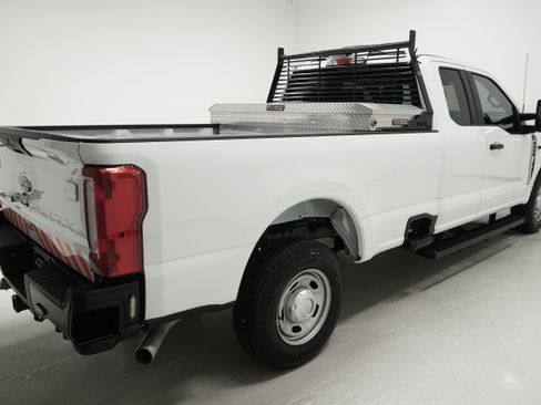 Used 2023 Ford F250 XL RWD image 3