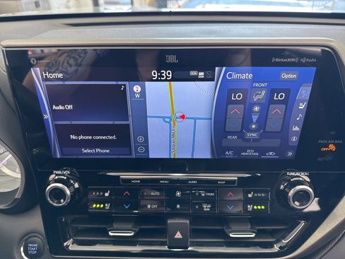 Used 2022 Toyota Highlander Limited w/ Protection Package #3 (TMS) AWD/4WD image 26