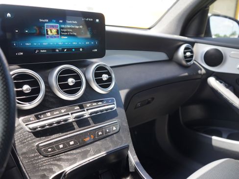 Used 2022 Mercedes-Benz GLC 300 image 18