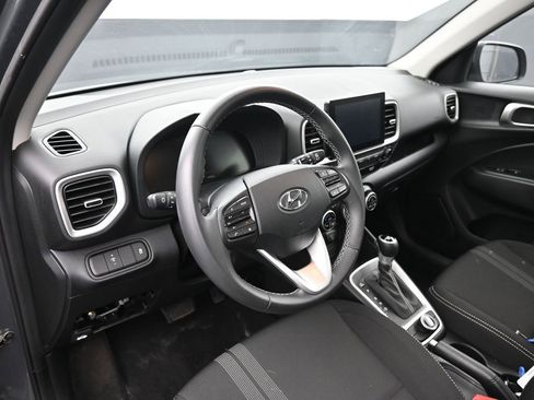 Used 2025 Hyundai Venue SEL image 18