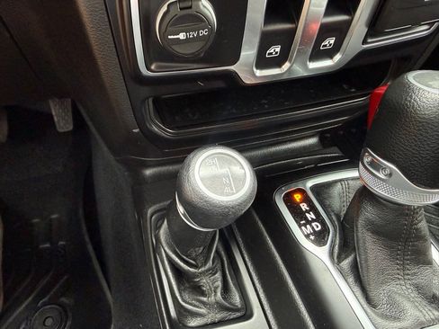Used 2022 Jeep Wrangler Sport AWD/4WD image 28