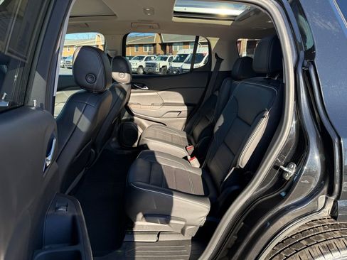 Used 2023 GMC Acadia Denali w/ Black Diamond Edition image 17