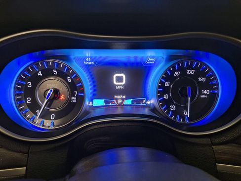 Used 2022 Chrysler 300 Touring L RWD image 21
