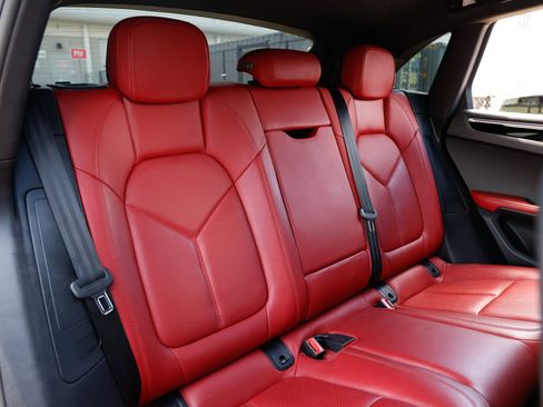Used 2019 Porsche Macan AWD/4WD image 17