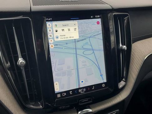 Used 2022 Volvo XC60 B5 Inscription image 23