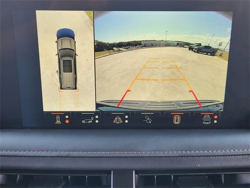 Used 2024 Chevrolet Suburban High Country w/ Advanced Technology Package image 18