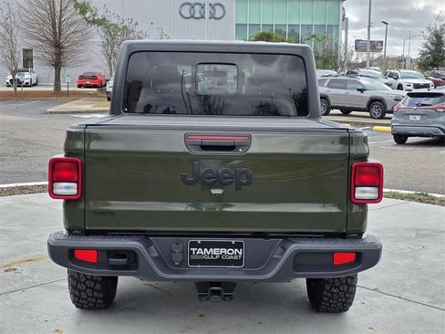 Used 2023 Jeep Gladiator Willys image 3