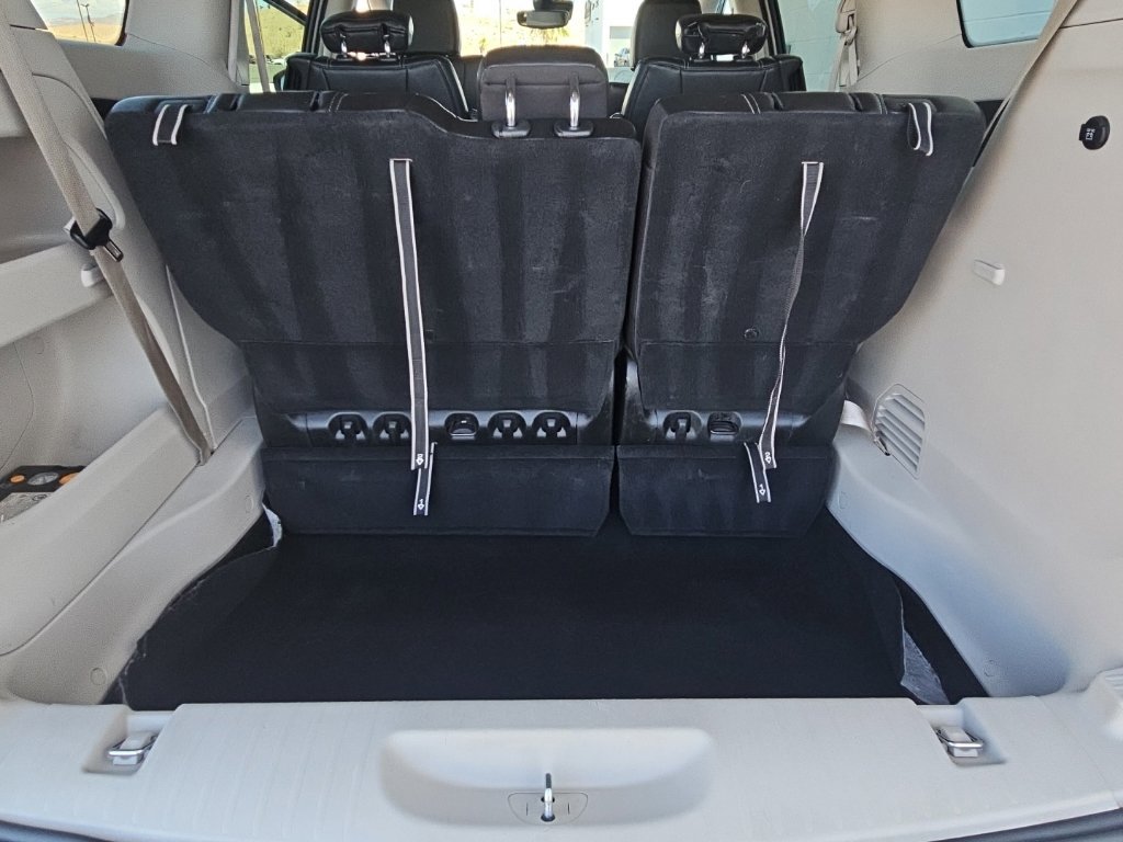 Used 2024 Chrysler Pacifica Touring-L FWD image 23