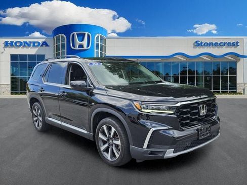 Used 2024 Honda Pilot Touring image 1