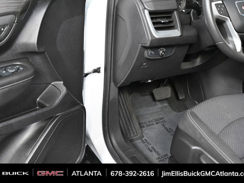 Used 2024 GMC Terrain SLE image 7