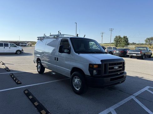 Used 2010 Ford E-250 and Econoline 250 image 3