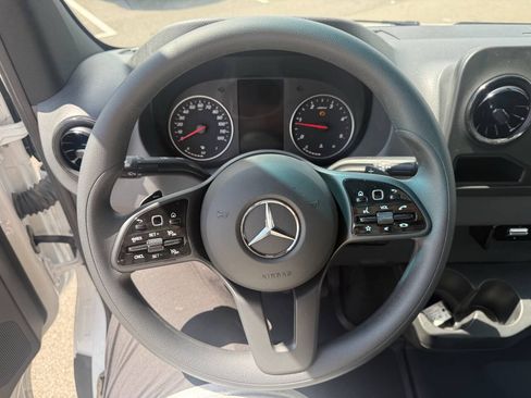 Used 2024 Mercedes-Benz Sprinter 3500 image 19