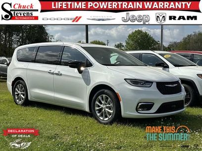 New 2026 Chrysler Pacifica Limited w/ Trailer Tow Group