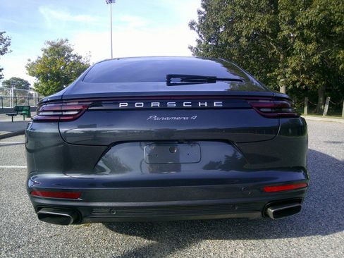 Used 2018 Porsche Panamera 4 image 10