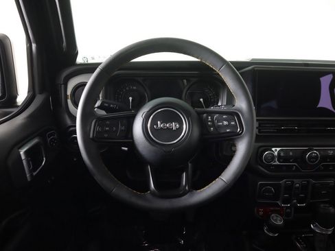 Used 2024 Jeep Wrangler Unlimited image 38