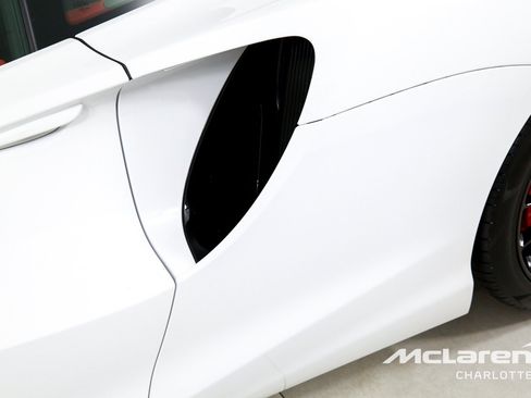 Used 2025 McLaren Artura RWD image 30