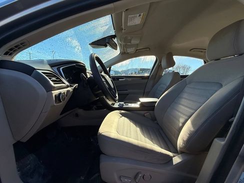 Used 2020 Ford Fusion SE FWD image 22