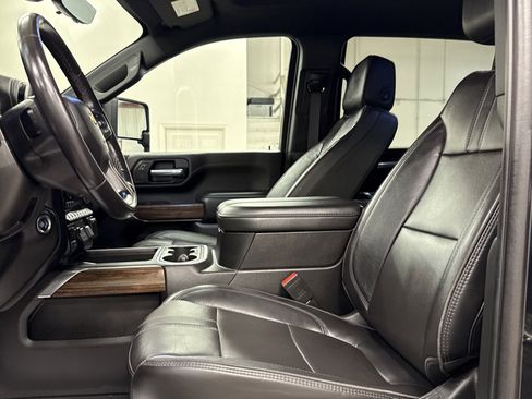 Used 2023 Chevrolet Silverado 2500 High Country w/ Technology Package image 7