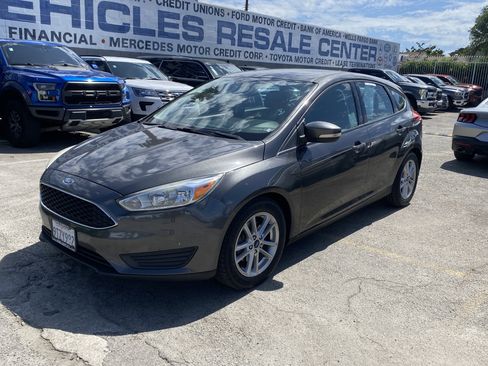 Used 2016 Ford Focus SE FWD image 2