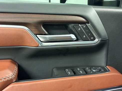 Used 2025 GMC Sierra 2500 Denali Ultimate image 24