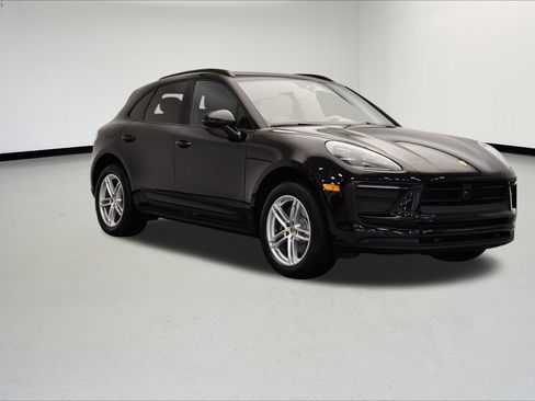 Used 2025 Porsche Macan image 9
