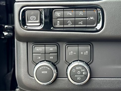 New 2026 GMC Yukon XL AT4 w/ LPO, Floor Liner Package AWD/4WD image 11