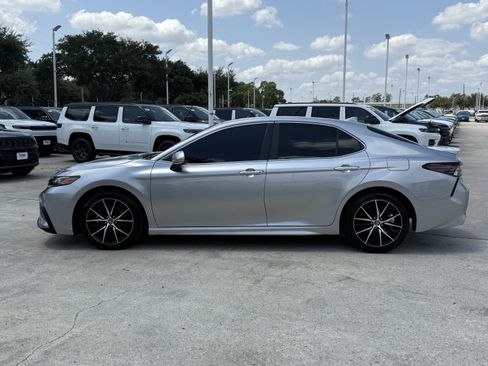 Used 2023 Toyota Camry SE FWD image 9