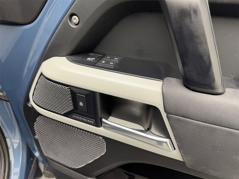 Used 2020 Land Rover Defender 110 SE image 48