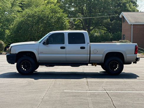 Used 2005 Chevrolet Silverado 2500 LT w/ Heavy-Duty Power Package RWD image 2