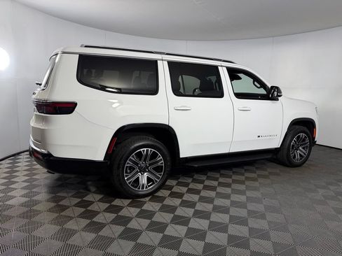 Used 2025 Jeep Wagoneer 4WD image 8