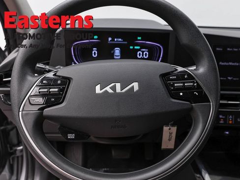 Used 2025 Kia Niro LX FWD image 10