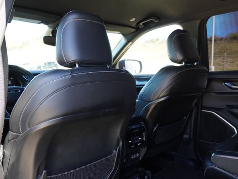 Used 2022 Jeep Grand Cherokee L Laredo image 29