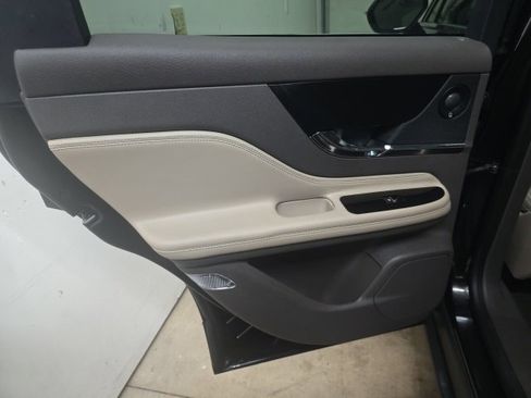 Used 2021 Lincoln Corsair Reserve w/ Equipment Group 201A image 15