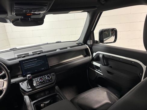 Used 2023 Land Rover Defender 130 S image 38