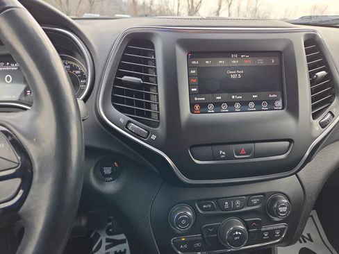 Used 2019 Jeep Cherokee Latitude Plus image 24