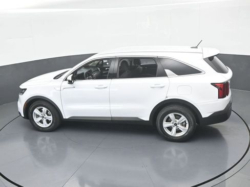 Used 2021 Kia Sorento LX image 46