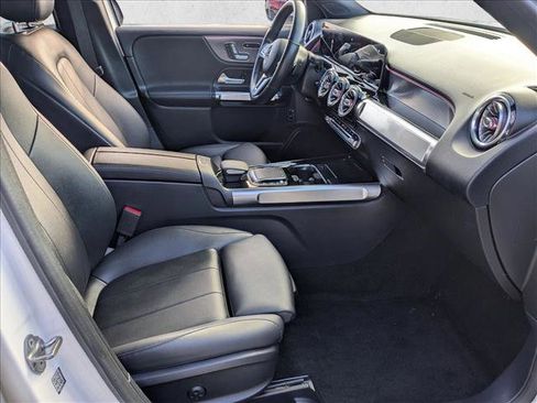 Used 2021 Mercedes-Benz GLB 250 image 24