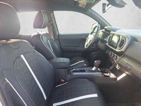 Used 2019 Toyota Tacoma TRD Sport image 19