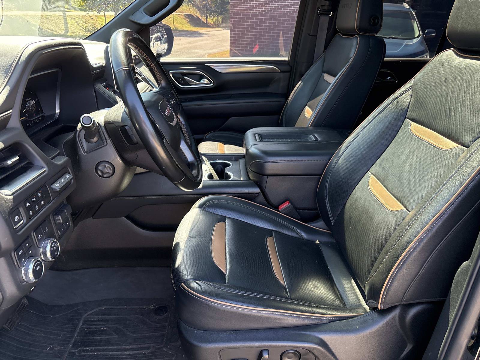 Used 2023 GMC Yukon AT4 w/ Technology Package AWD/4WD image 15