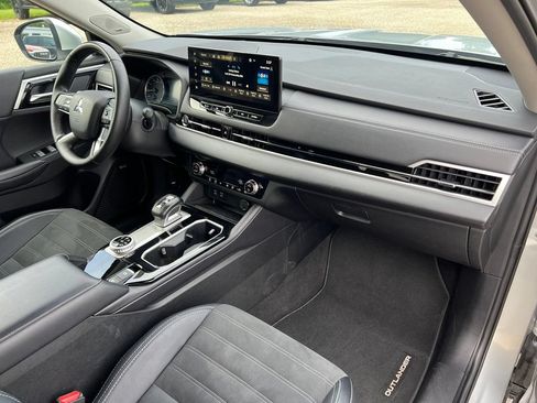 Used 2025 Mitsubishi Outlander SE AWD/4WD image 11