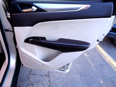 Used 2017 Lincoln MKC Premiere image 11