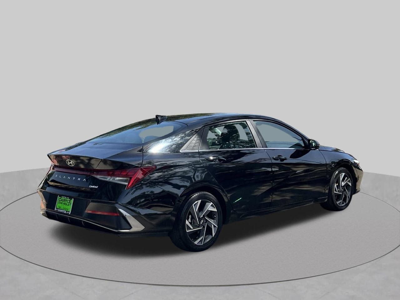 Used 2025 Hyundai Elantra Limited FWD image 5