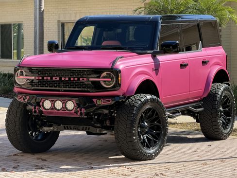 Used 2025 Ford Bronco Outer Banks AWD/4WD image 2