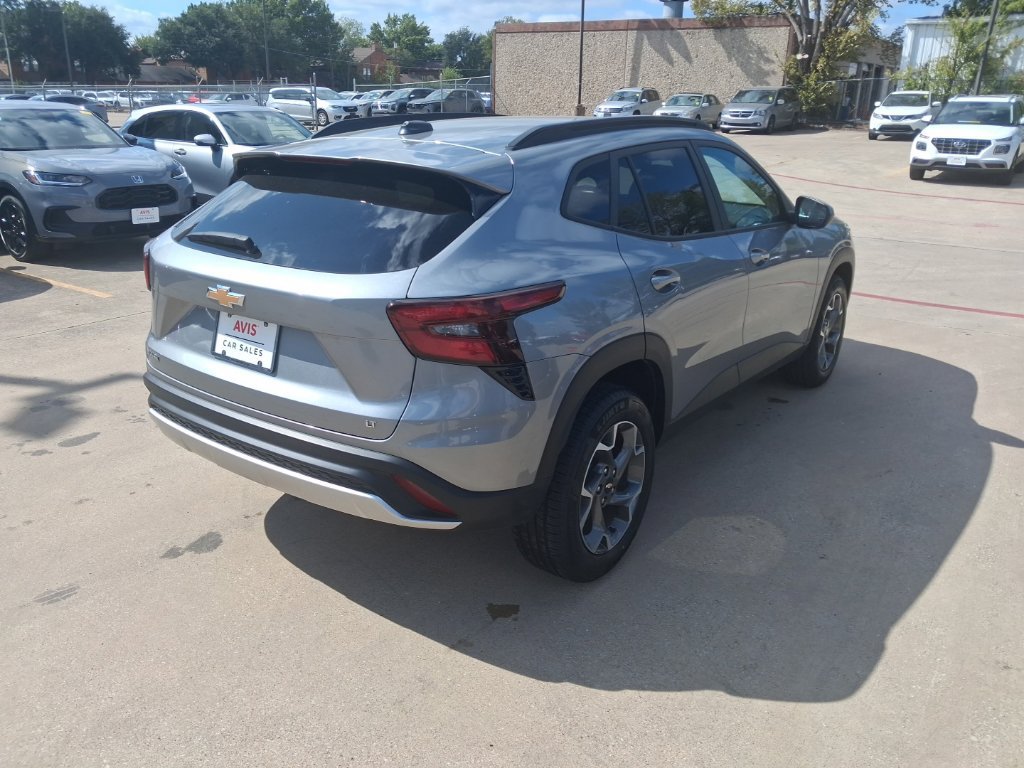 Used 2025 Chevrolet Trax LT w/ LT Convenience Package FWD image 7