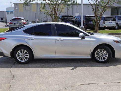 Used 2025 Toyota Camry LE AWD/4WD image 25