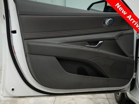 Used 2023 Hyundai Elantra SEL w/ Convenience Package image 15