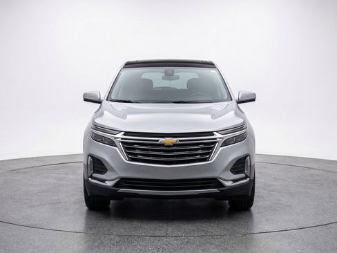 Used 2025 Chevrolet Equinox LT image 2